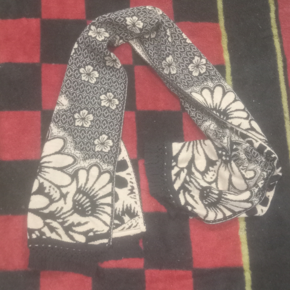 Reversible flower scarf